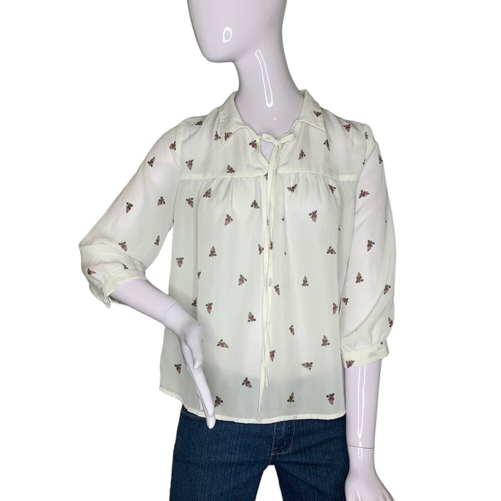 E M Women Sheer Top 3/4 Sleeve Pullover Size S tiny bouquets print on wh…